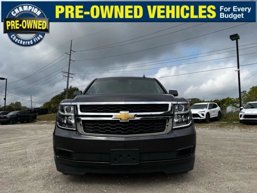 2018 Chevrolet Suburban LT photo 1