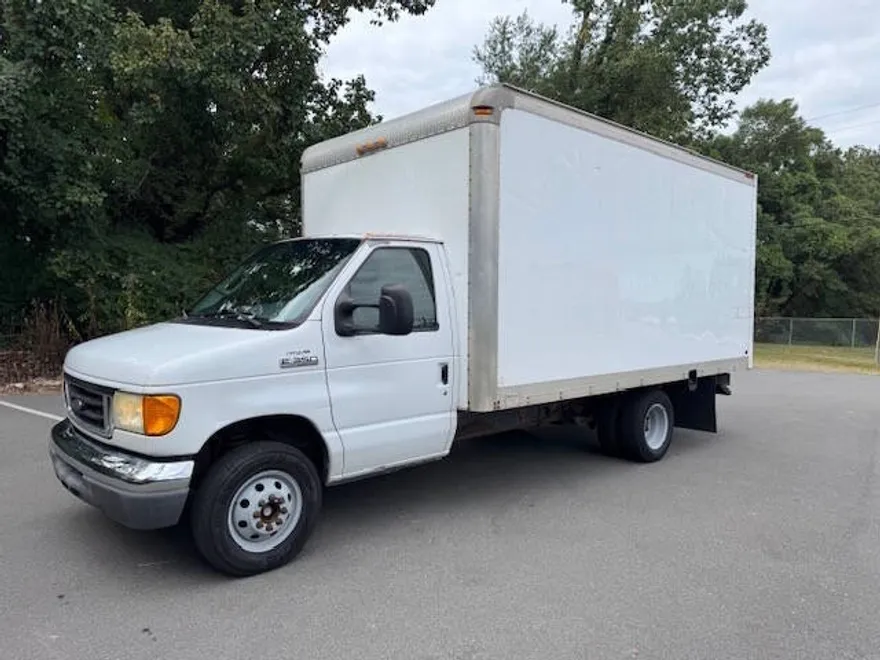 2006 Ford E-350 photo 1