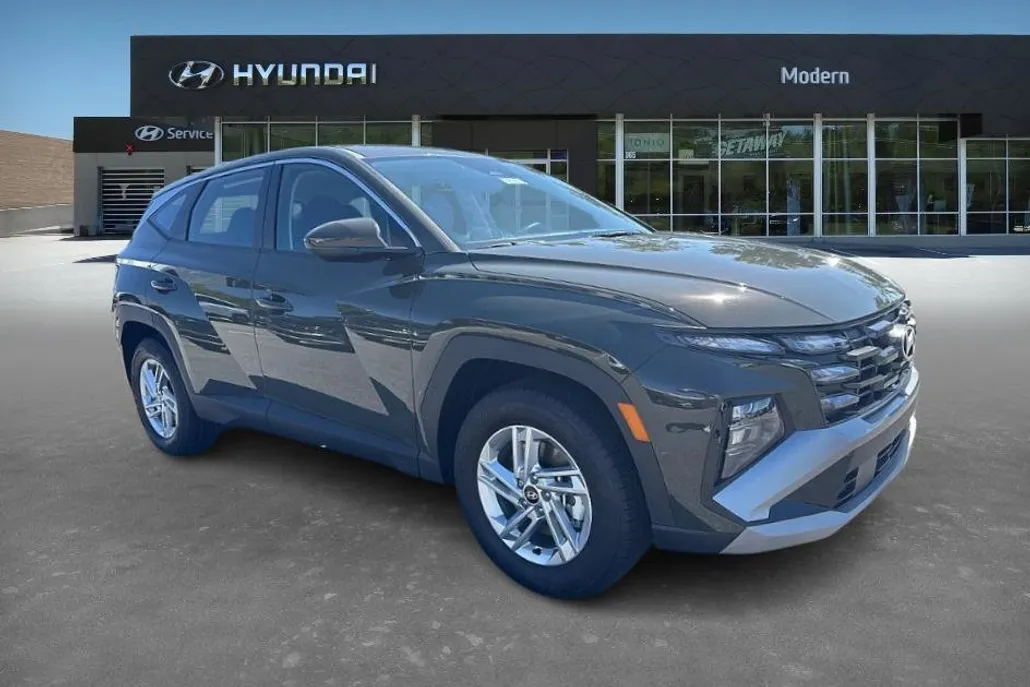 2025 Hyundai Tucson SE photo 1