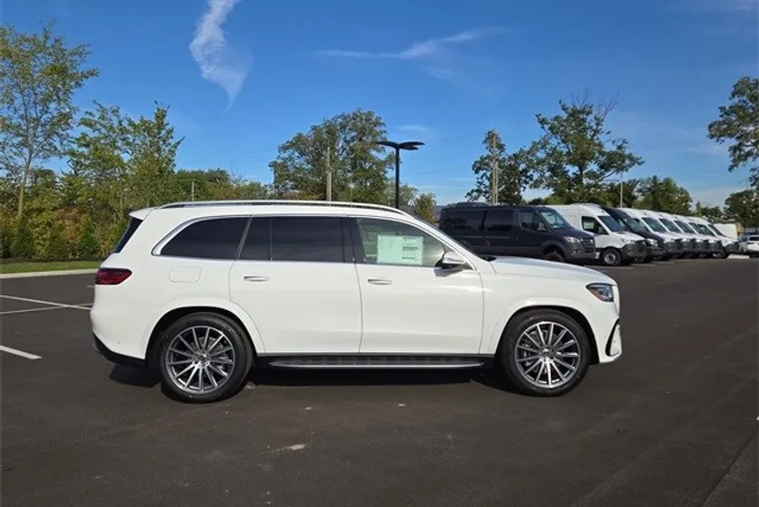 2026 Mercedes Benz GLS 580 4MATIC photo 1