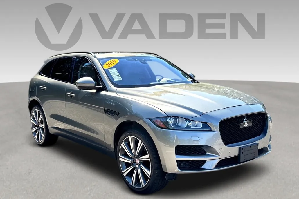 2019 Jaguar F-PACE Prestige photo 1