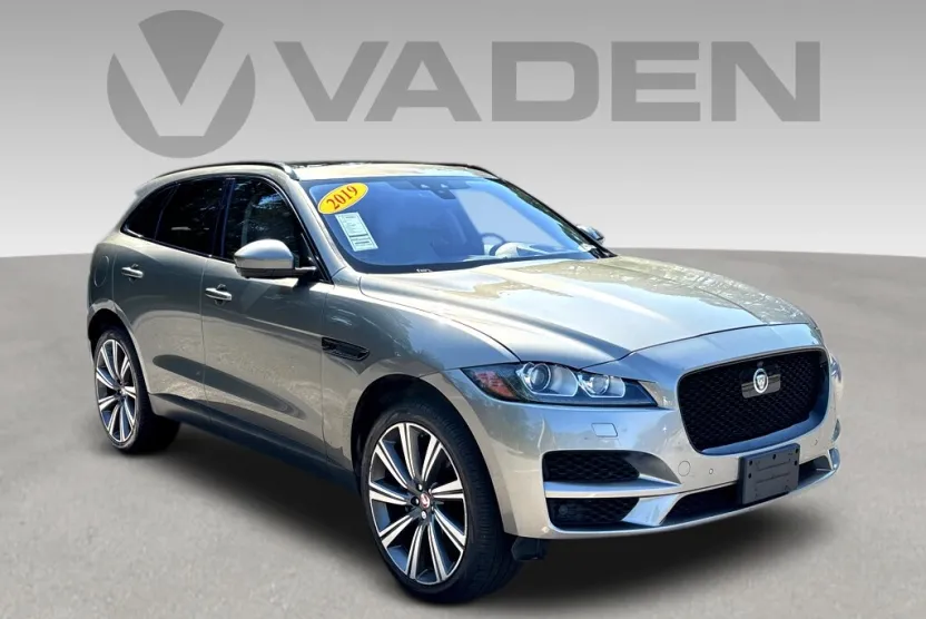 2019 Jaguar F-PACE Prestige photo 1