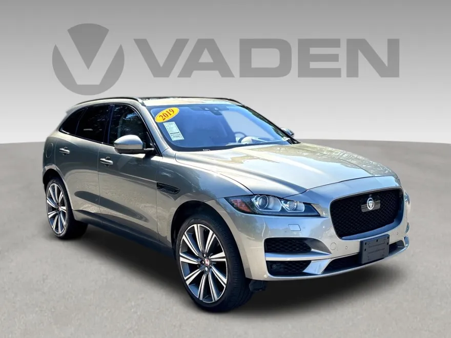 2019 Jaguar F-PACE Prestige photo 1