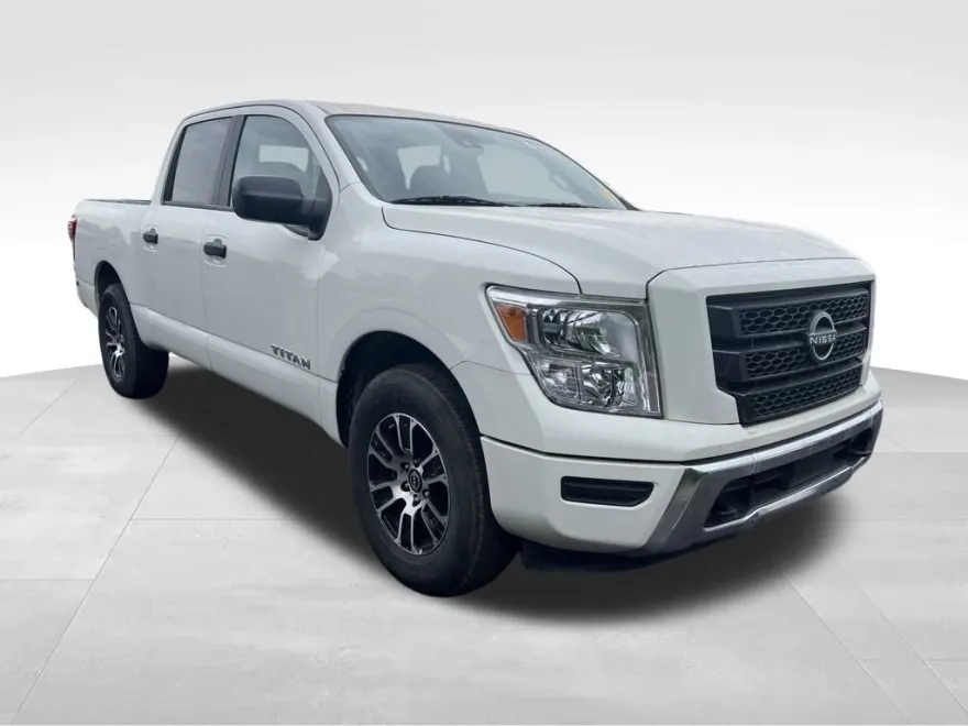 2024 Nissan Titan SV photo 1