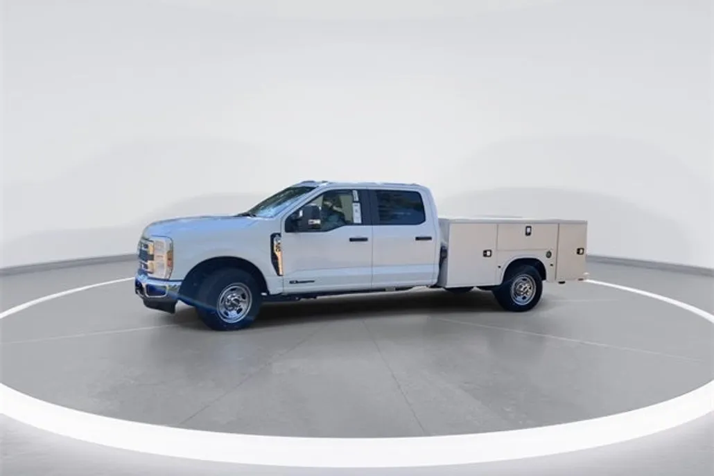 2024 Ford F-350 XL photo 1