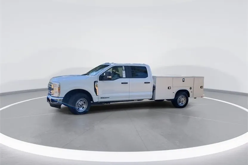 2024 Ford F-350 XL photo 1