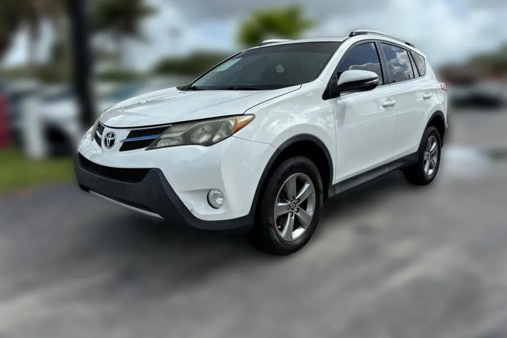 2015 Toyota RAV4 XLE photo 1