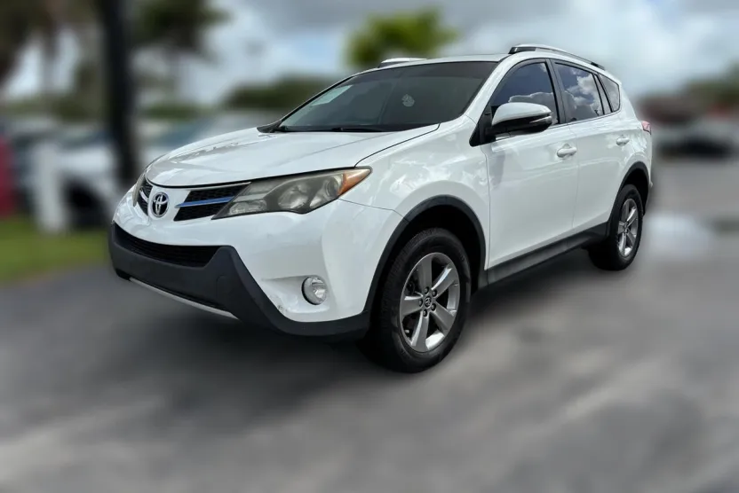 2015 Toyota RAV4 XLE photo 1