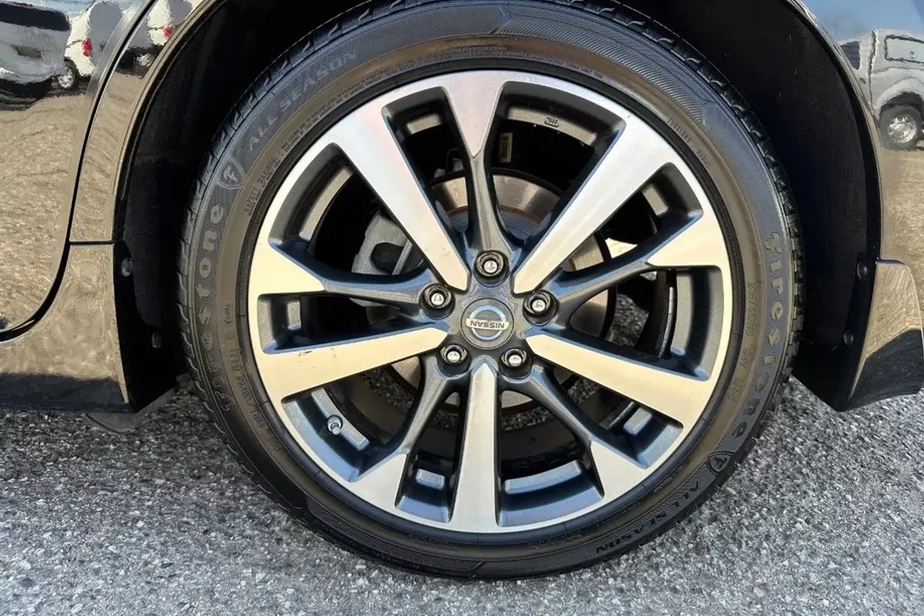 2017 Nissan Altima SR photo 1