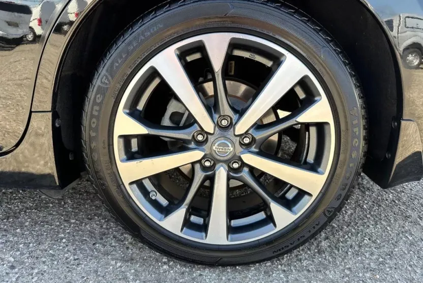 2017 Nissan Altima SR photo 1