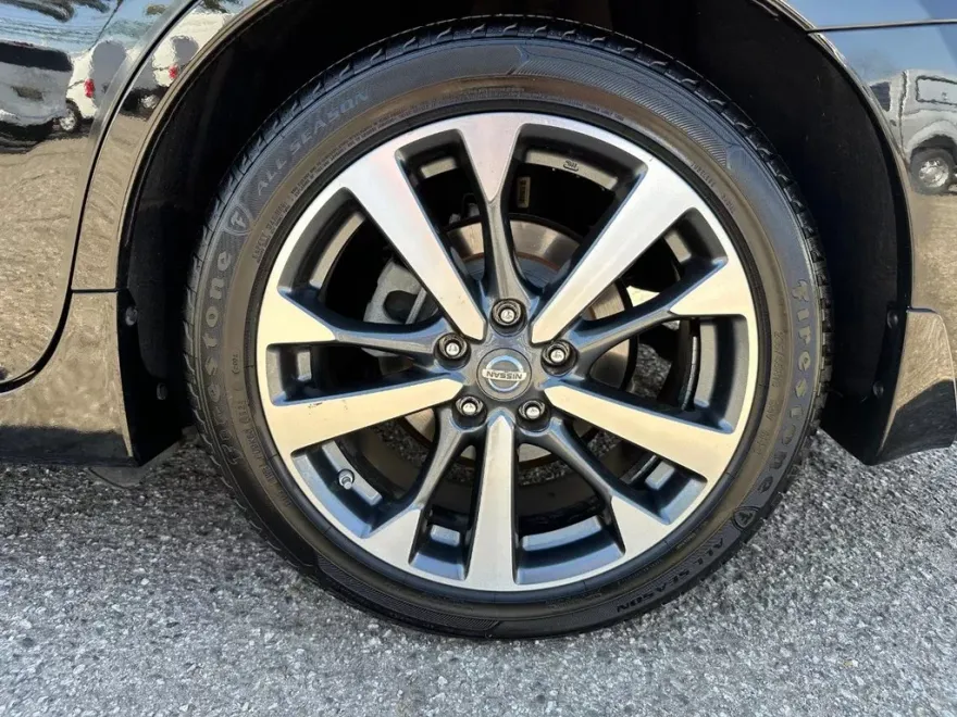 2017 Nissan Altima SR photo 1