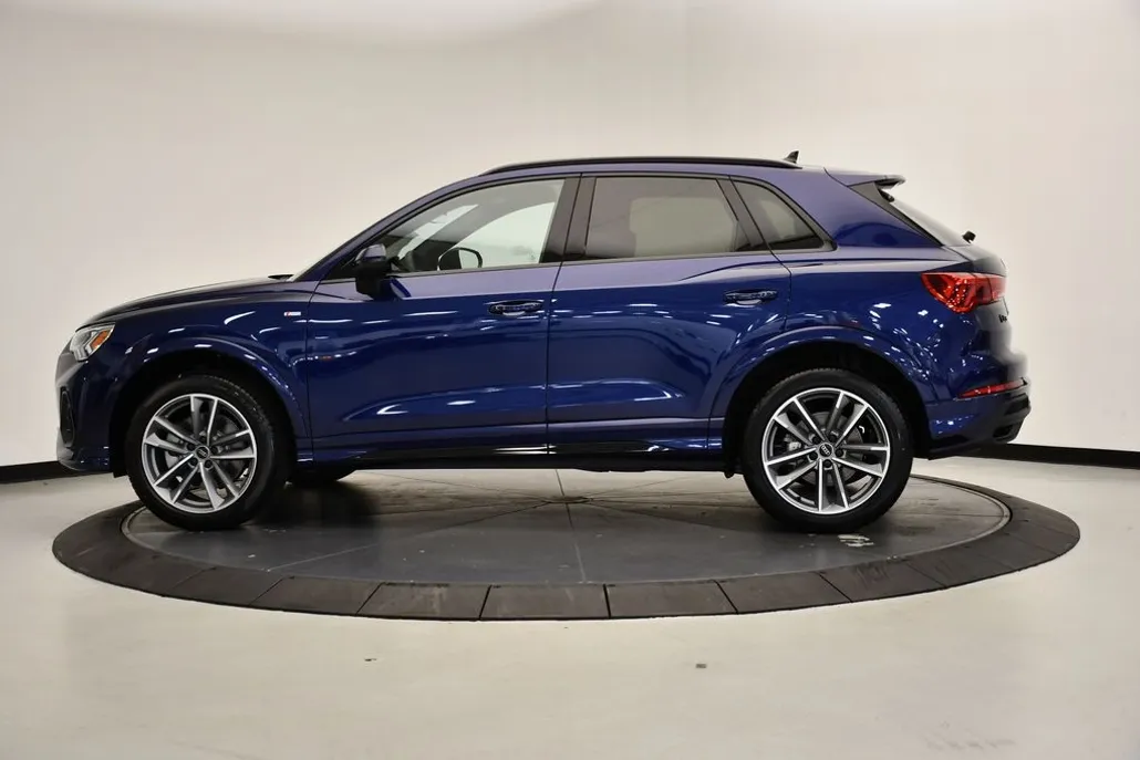 2025 Audi Q3 45 TFSI S line Premium photo 1