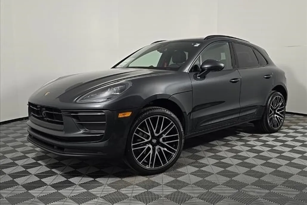 2025 Porsche Macan T photo 1