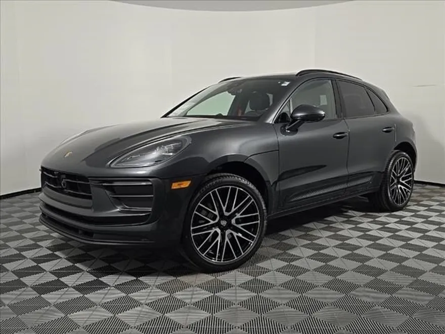 2025 Porsche Macan T photo 1