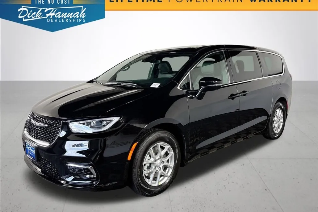 2026 Chrysler Pacifica photo 1