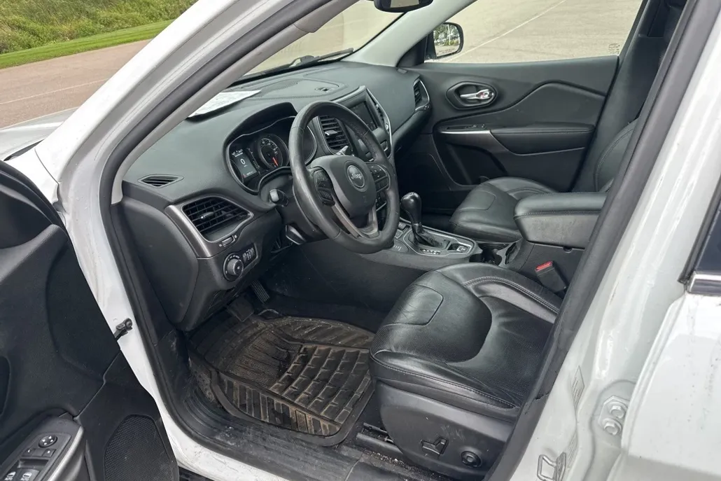 2021 Jeep Cherokee Latitude Lux photo 1