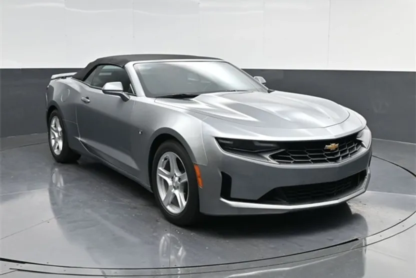 2023 Chevrolet Camaro 1LT photo 1
