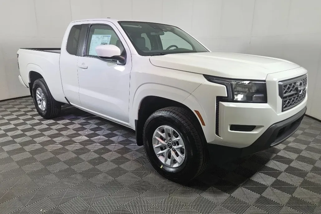 2024 Nissan Frontier SV photo 1