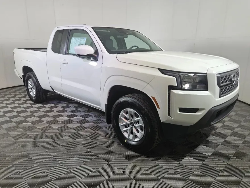 2024 Nissan Frontier SV photo 1