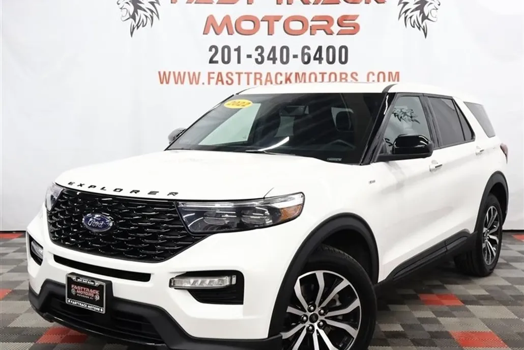 2022 Ford Explorer ST-Line photo 1
