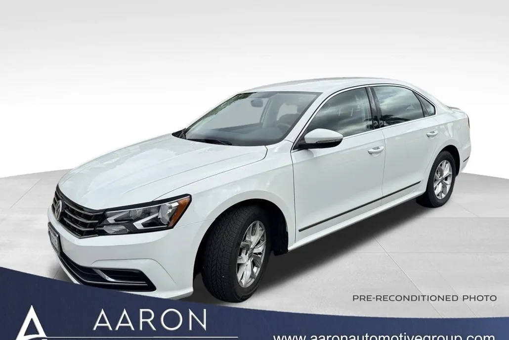 2017 Volkswagen Passat S photo 1