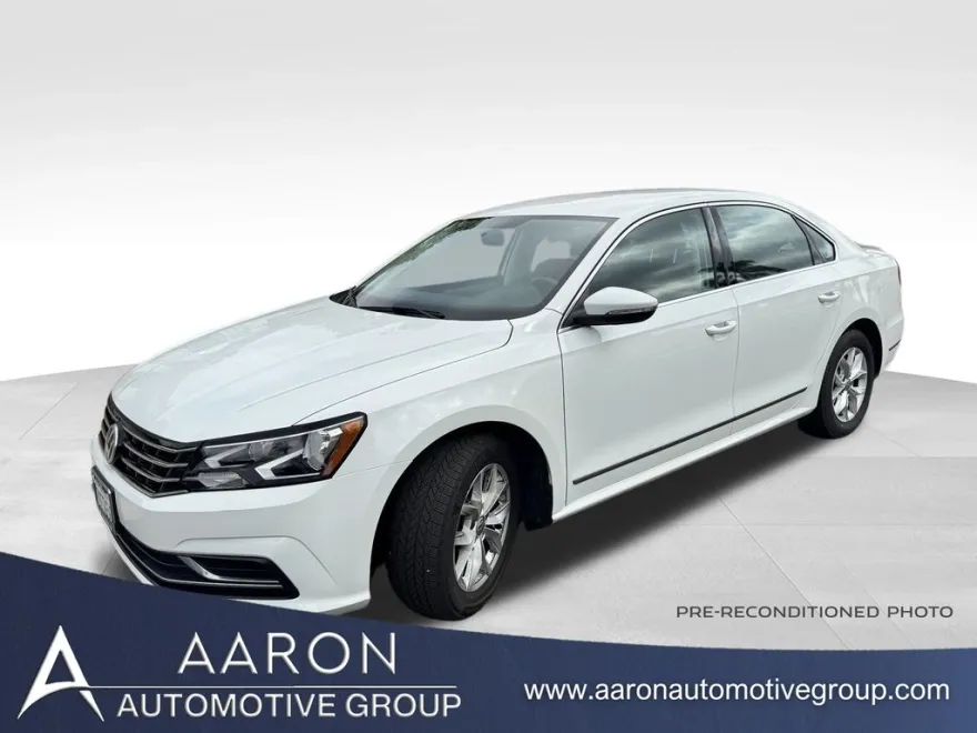 2017 Volkswagen Passat S photo 1
