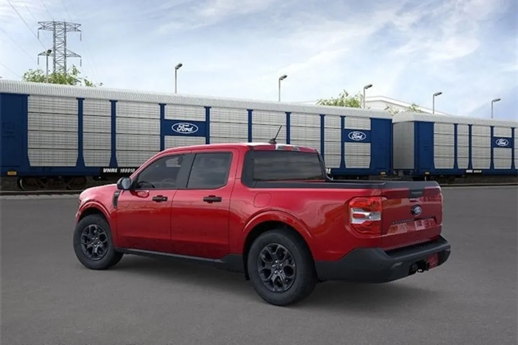 2025 Ford Maverick XLT photo 1