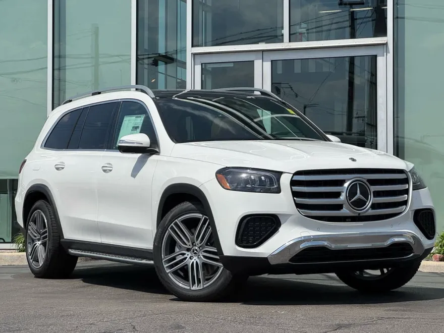 2025 Mercedes Benz GLS 450 4MATIC photo 1