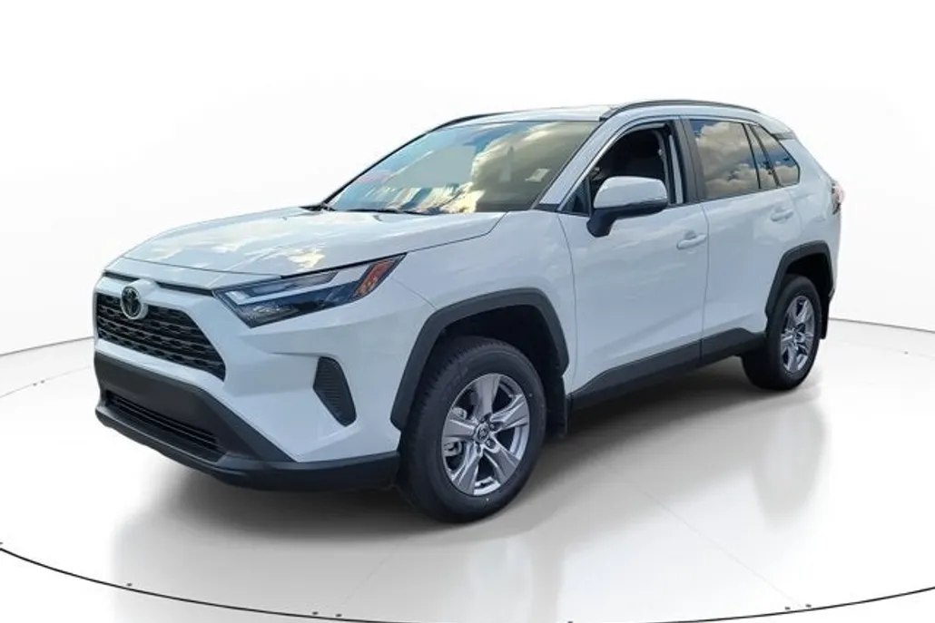 2025 Toyota RAV4 XLE photo 1