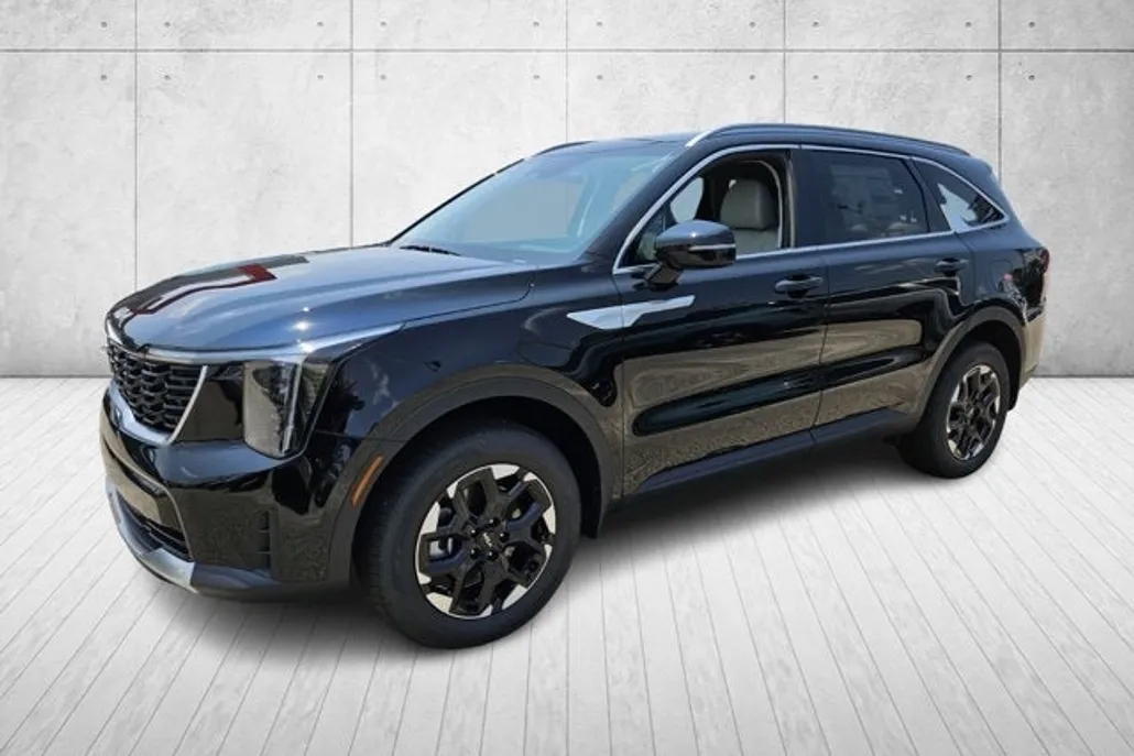 2025 Kia Sorento S photo 1