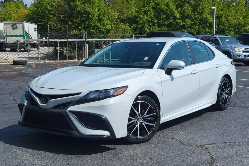 2023 Toyota Camry SE photo 1