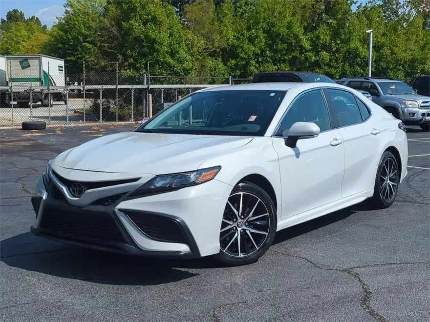2023 Toyota Camry SE photo 1