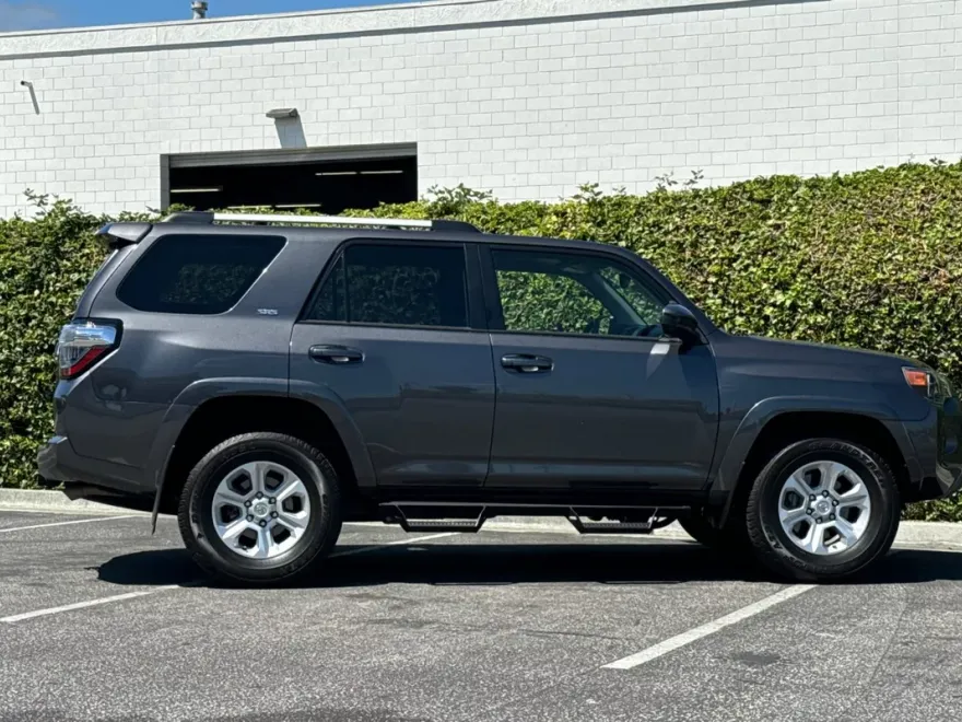 2023 Toyota 4Runner SR5 photo 1