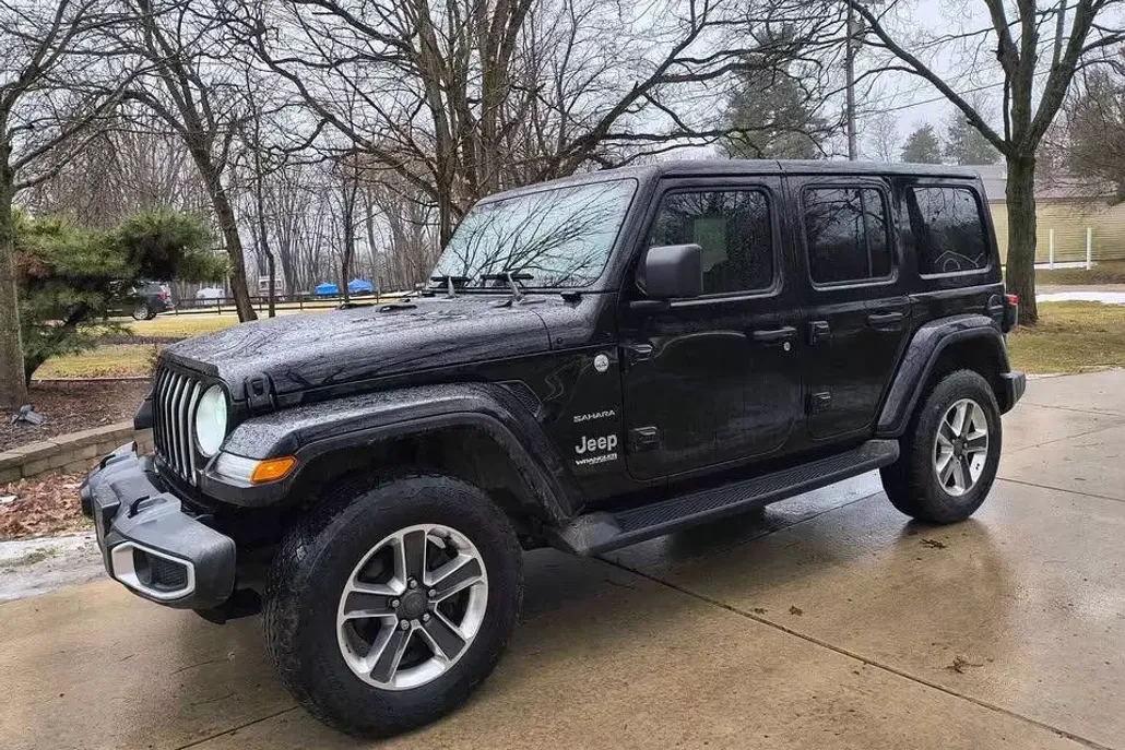 2019 Jeep Wrangler Unlimited Sahara photo 1
