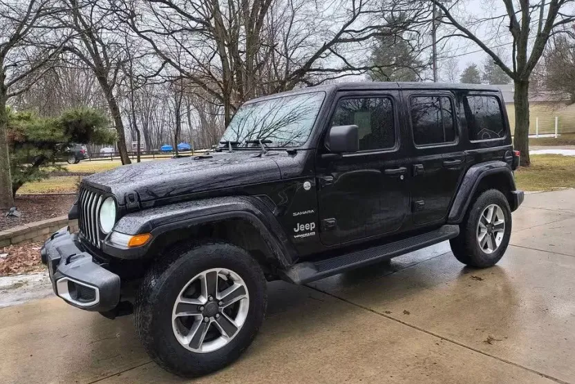 2019 Jeep Wrangler Unlimited Sahara photo 1