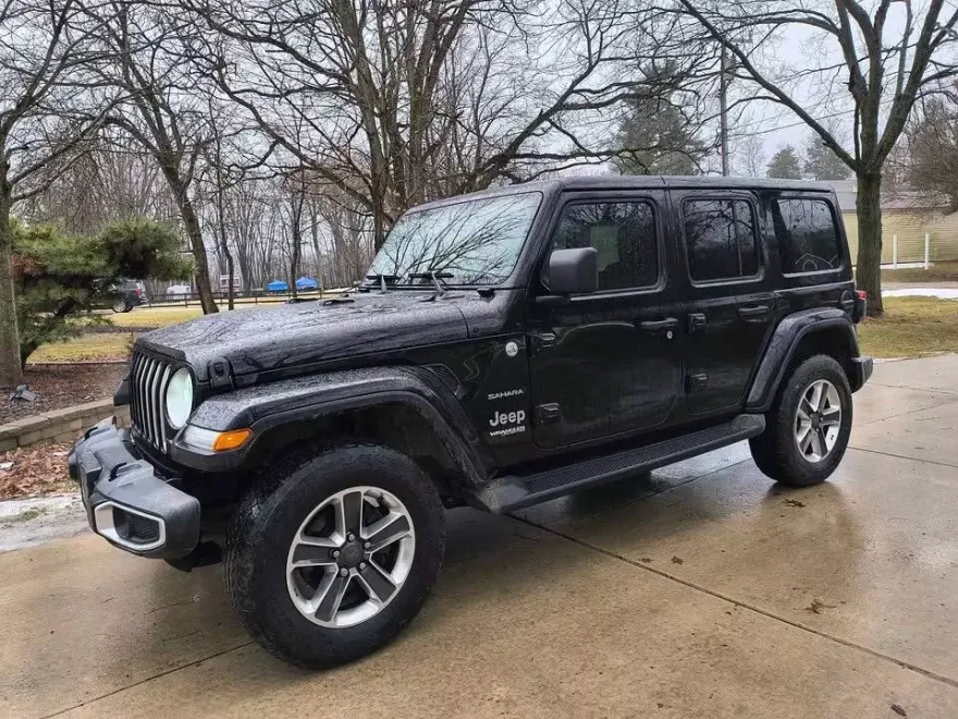 2019 Jeep Wrangler Unlimited Sahara photo 1