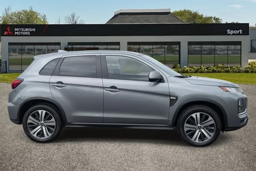 2024 Mitsubishi Outlander Sport ES photo 1