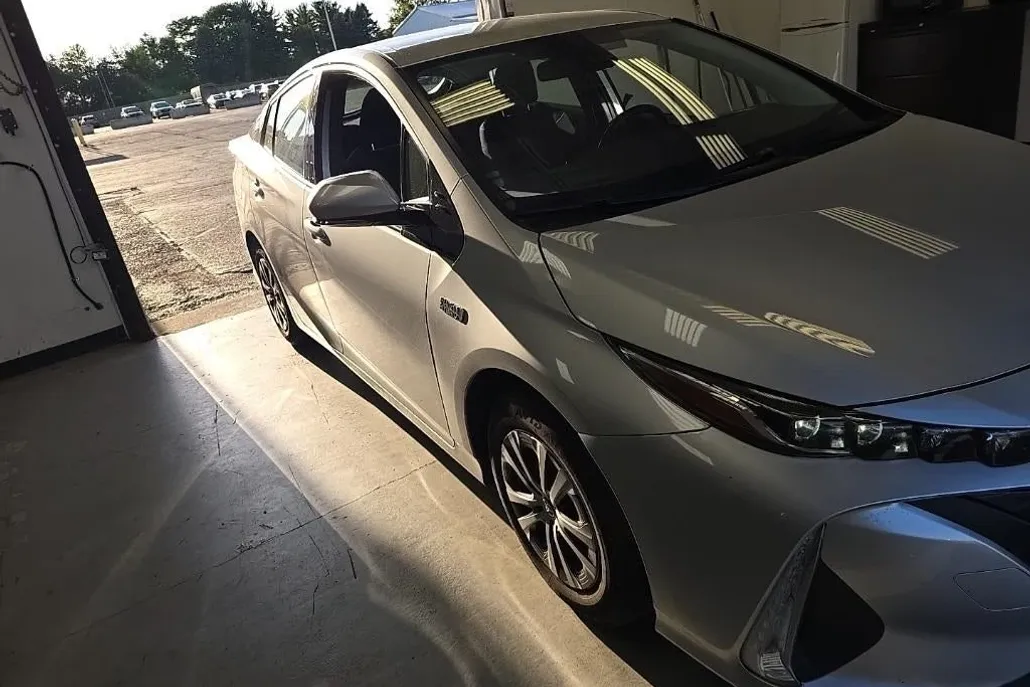 2020 Toyota Prius Prime LE photo 1