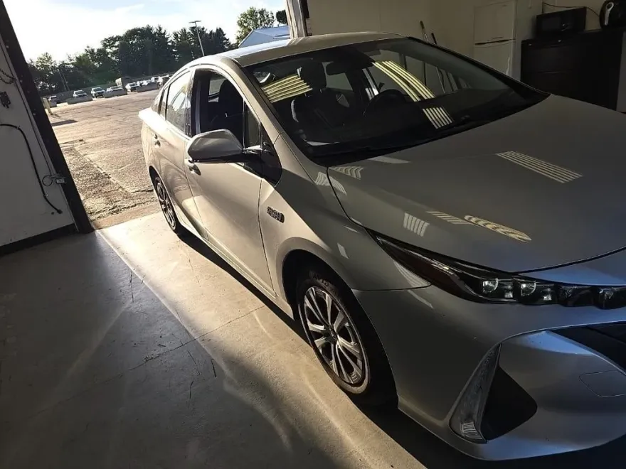2020 Toyota Prius Prime LE photo 1