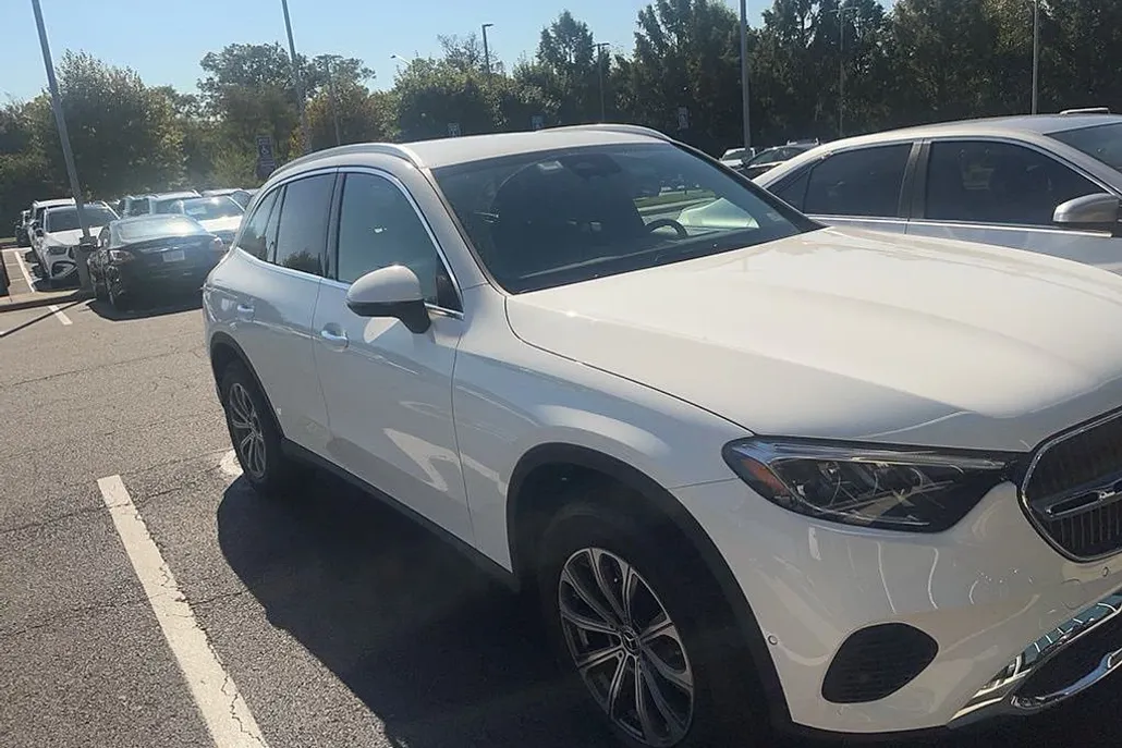 2024 Mercedes Benz GLC 300 4MATIC photo 1