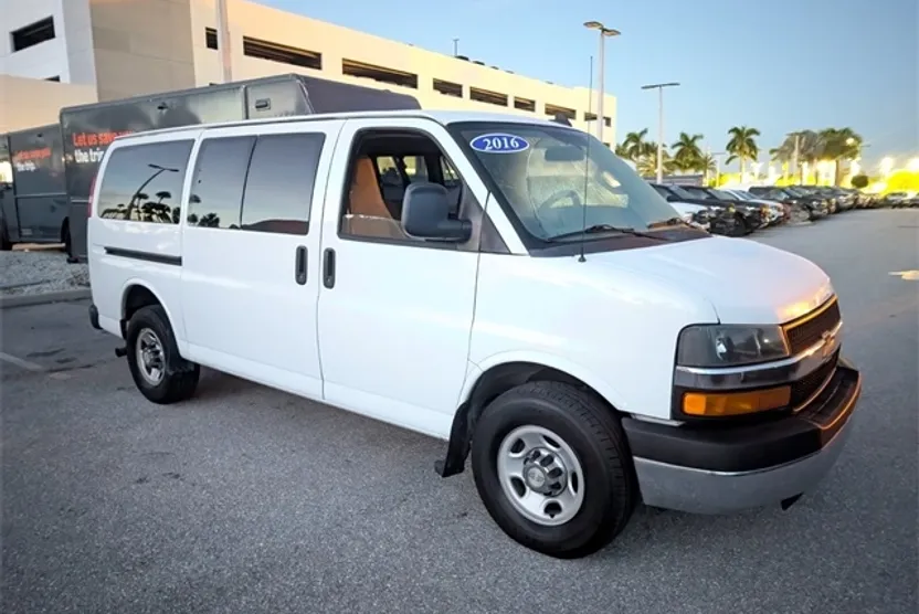 2016 Chevrolet Express 3500 LT photo 1