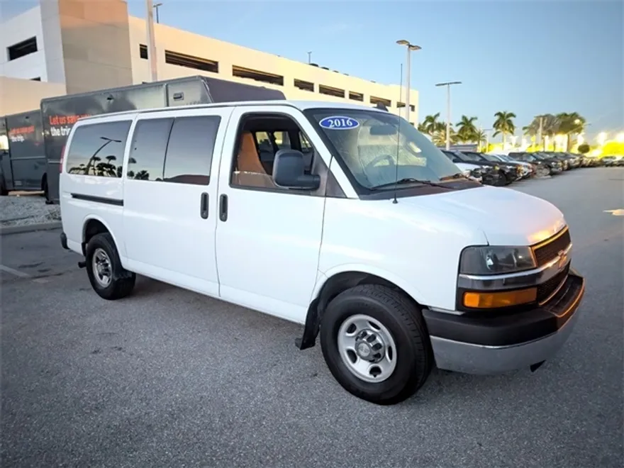 2016 Chevrolet Express 3500 LT photo 1
