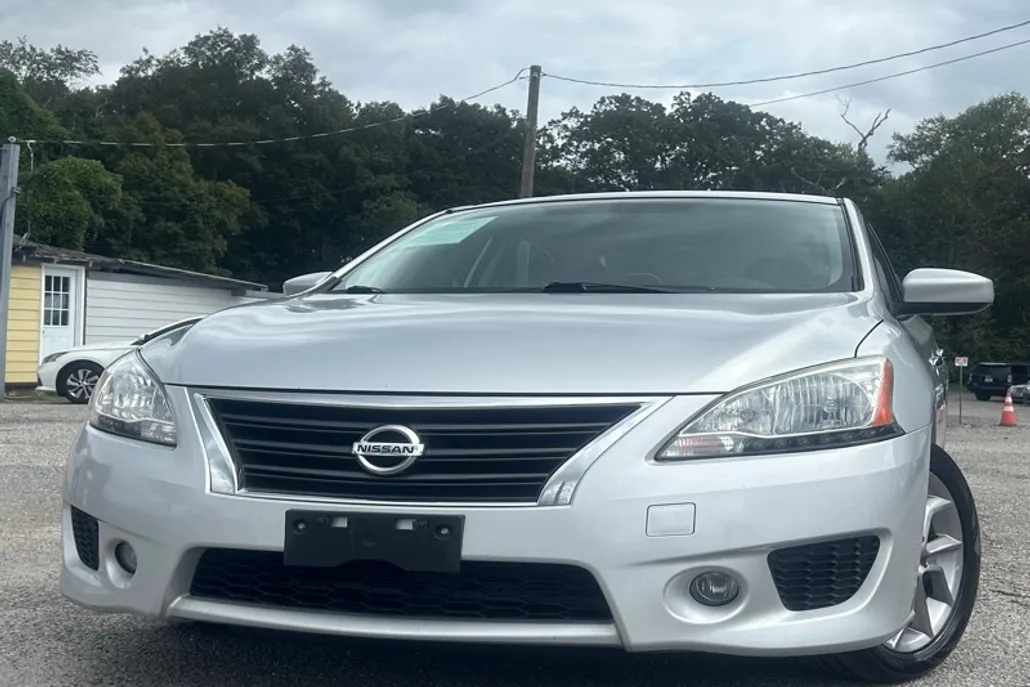 2013 Nissan Sentra SR photo 1