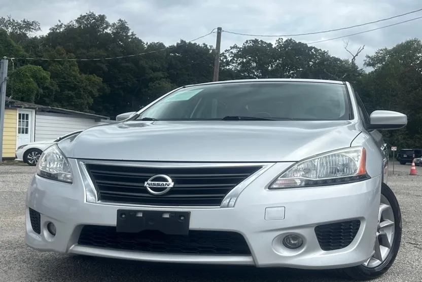 2013 Nissan Sentra SR photo 1
