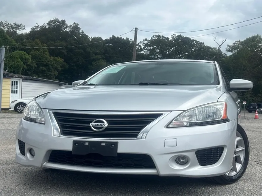 2013 Nissan Sentra SR photo 1