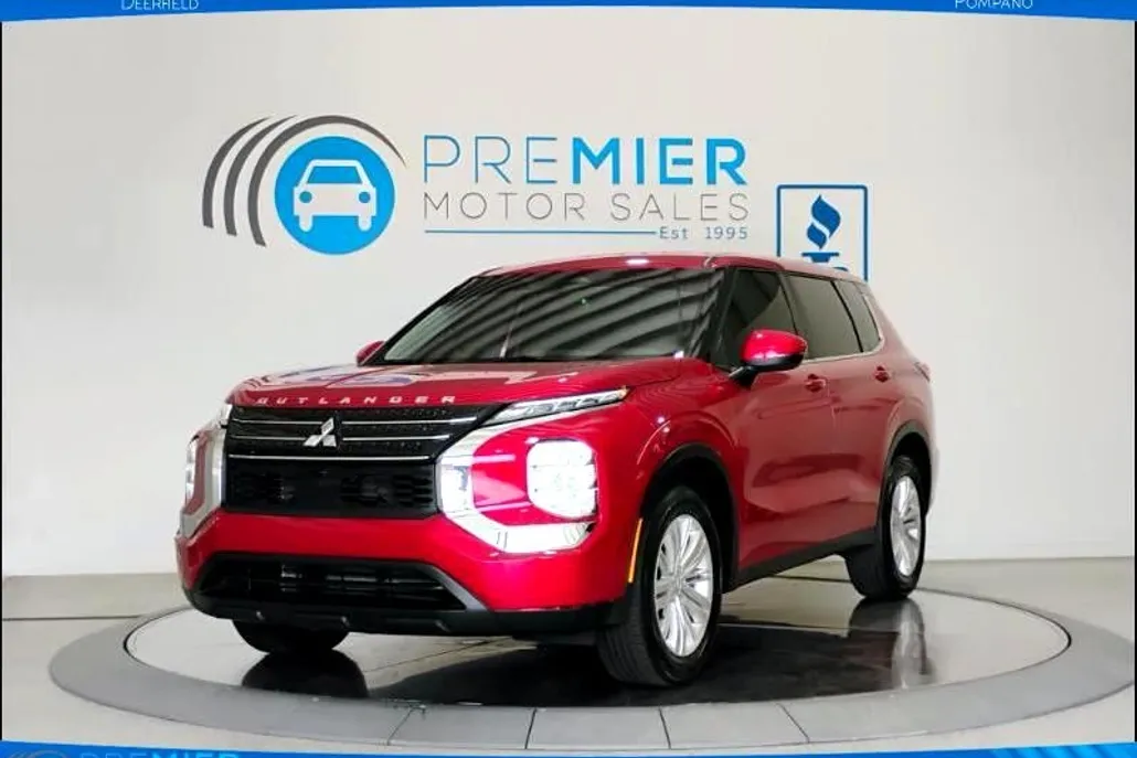 2024 Mitsubishi Outlander ES photo 1