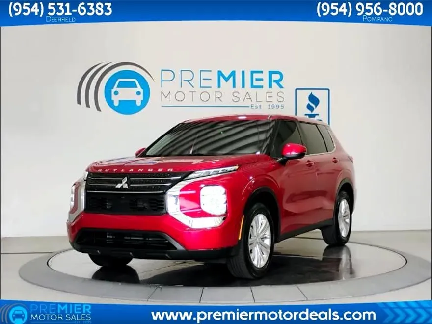 2024 Mitsubishi Outlander ES photo 1