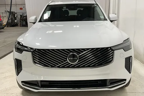 2025 Volvo XC90 Core photo 2