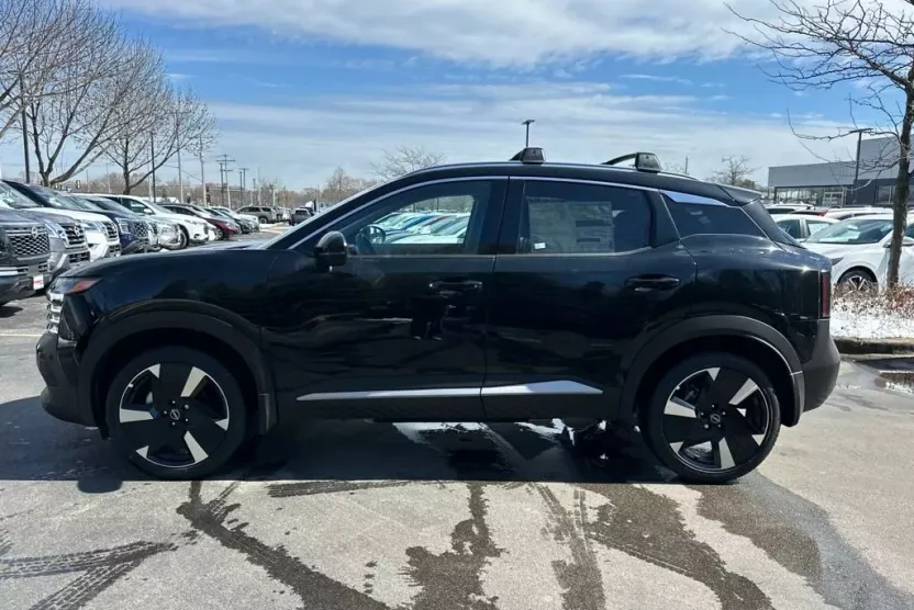 2025 Nissan Kicks SR photo 1