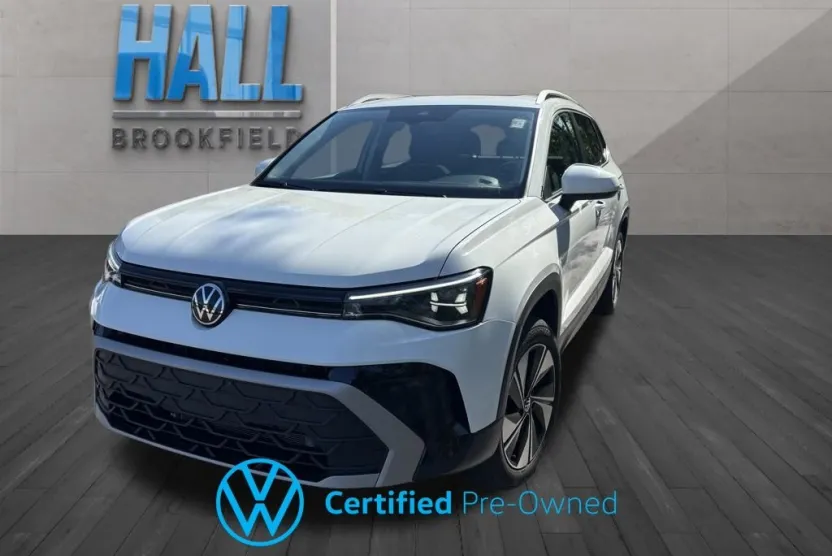 2025 Volkswagen Taos SE photo 1